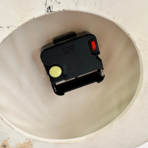 Vintage Clock Sea Shell Pattern With Gold Colored Hands 11” x 9.5” - Picture 3 of 6